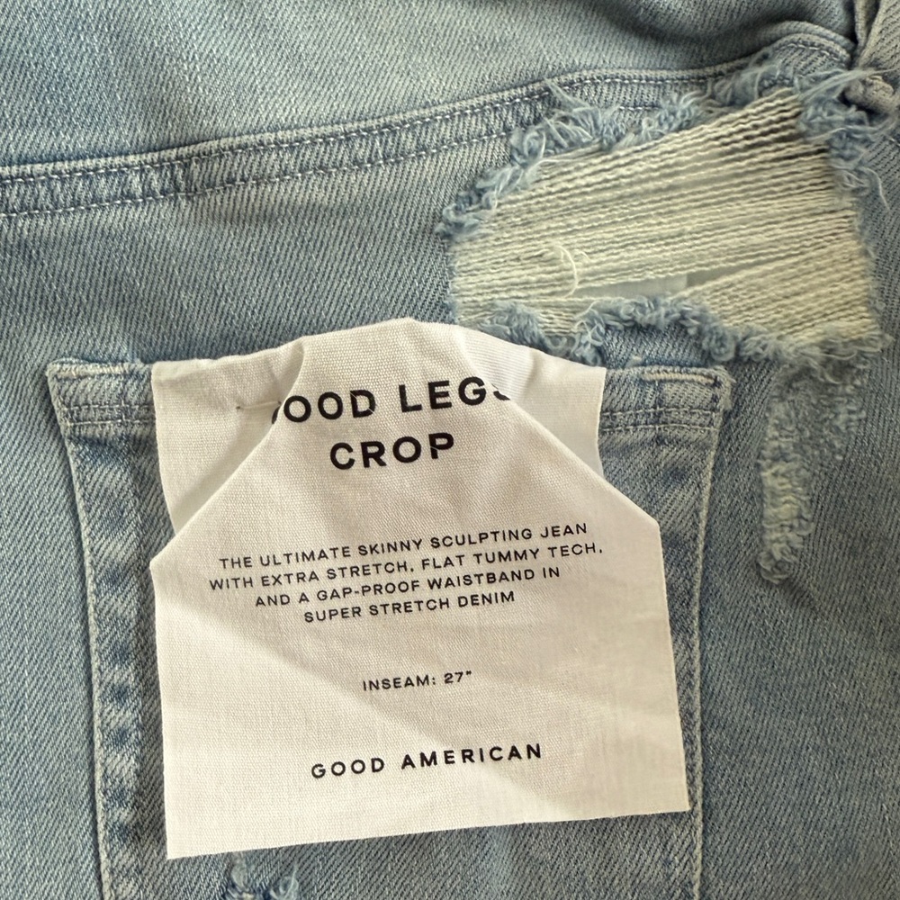 GOOD AMERICAN NWT GOOD LEG CROP
Women's Light Blue Distressed Jeans - Picture 8 of 9